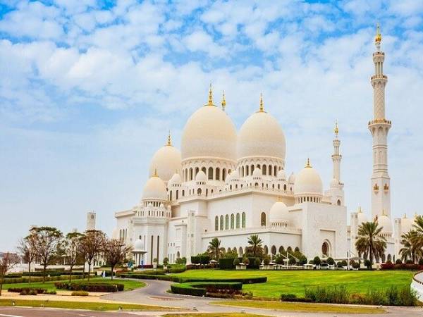 إجازة عائلية في أبوظبي ودبي tour in Abu Dhabi, United Arab Emirates