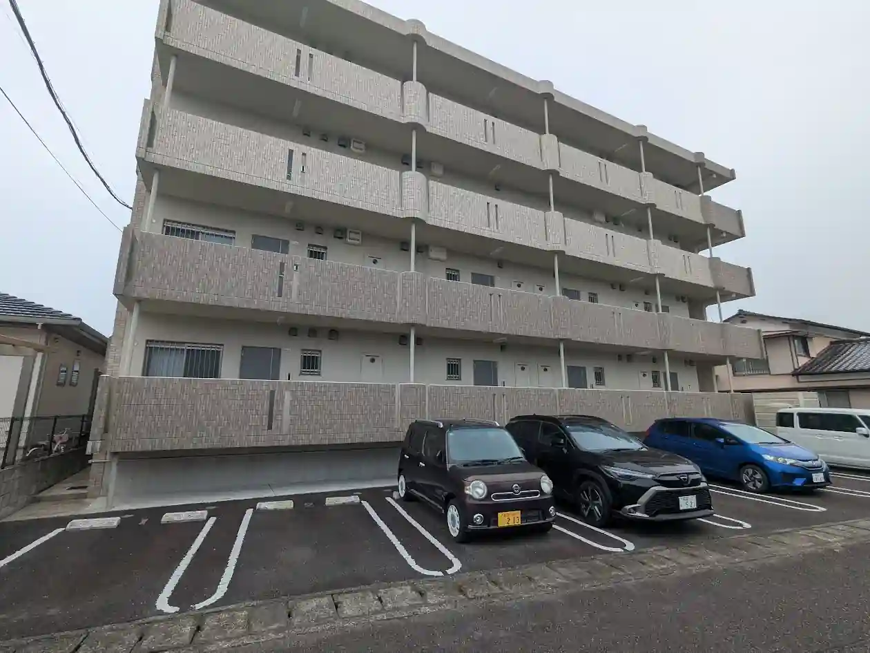 日向市新生町にある小春パレスゆめマンションの外観