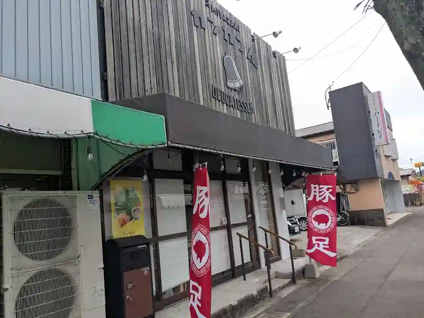 日向市江良町にあるカンカン屋デリカテッセンの店舗外観