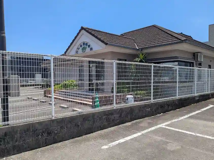 日向市永江町にある新名動物病院の外観