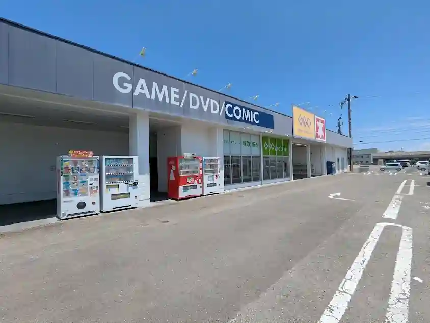 日向市にあるゲオ日向店の外観