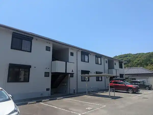 日向市浜町にあるD-room賃貸アパート プレミールHAMAの外観
