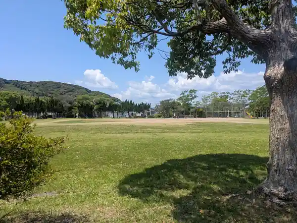 日向市浜町にある広々とした浜街区公園の風景