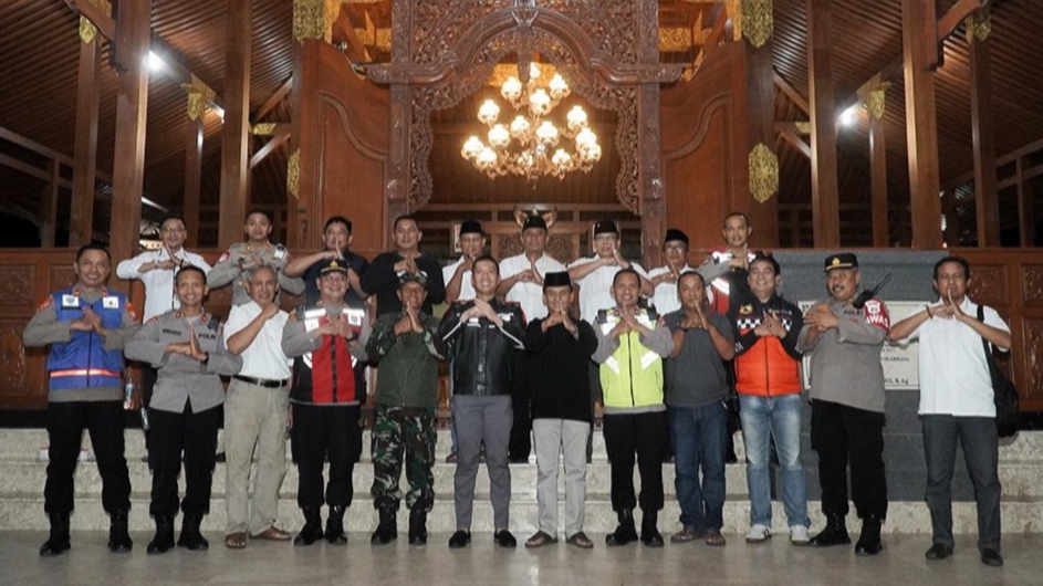 Foto Bersama Kapolres Madiun bersama Pengurus Pusat