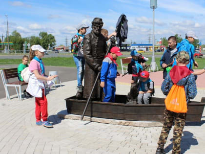 Селфи с Дедом Мазаем и зайцами — в «Сквере на Крылова» открыли новые скульптурные группы