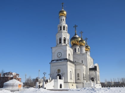 В Прощеное воскресенье Управляющий епархией совершил Божественную Литургию в Спасо-Преображенском кафедральном соборе