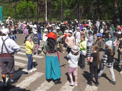 Абаканские школьники активно проводят время в загородном лагере «Меридиан»