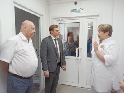 Глава Хакасии и министр здравоохранения региона осмотрели новый фельдшерско-акушерский пункт в Бейском районе