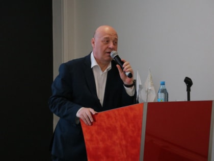 Михаил Побызаков и Олег Ананьевский открыли юбилейную научно-практическую конференцию «Службе СПИД в Хакасии 30 лет»