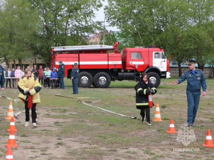 Школьникам перед каникулами напомнили о правилах безопасности в игровой форме