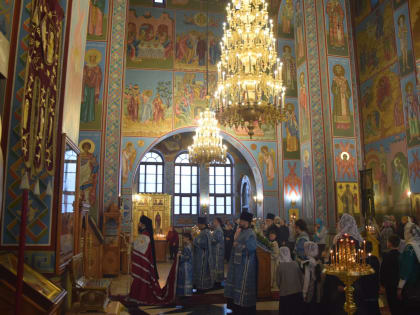 В день праздника Сретения Господня Управляющий епархией совершил Божественную Литургию в Cпасо-Преображенском кафедральном соборе