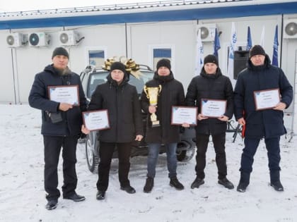 В Хакасии наградили премиями и автомобилем самую высокопроизводительную бригаду экскаватора