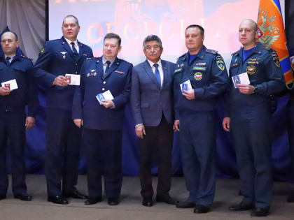 Парламентарии республики поздравили с профессиональным праздником сотрудников и ветеранов службы Гражданской обороны