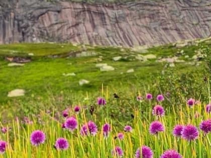 Группа туристов оказалась заблокирована на хребте рядом с Хакасией