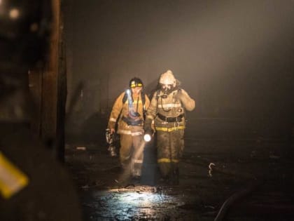 В разных районах Хакасии в пожаре пострадали дом и забор