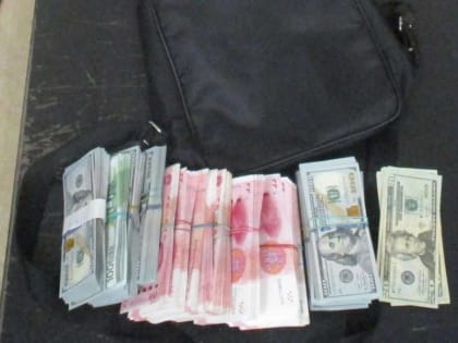 Больше 65 тысяч долларов США пытался вывезти в Китай житель Хакасии