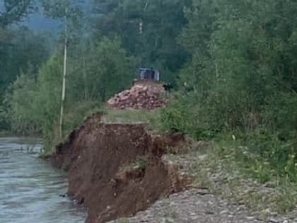 В Хакасии прокуратура организовала проверку в связи с подмывом дамбы в Аскизском районе
