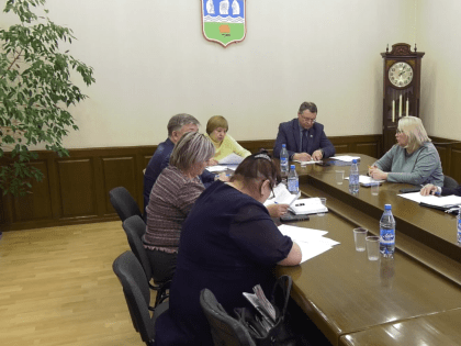 Рассмотрение вопросов очередной сессии завершилось в горсовете Абакана