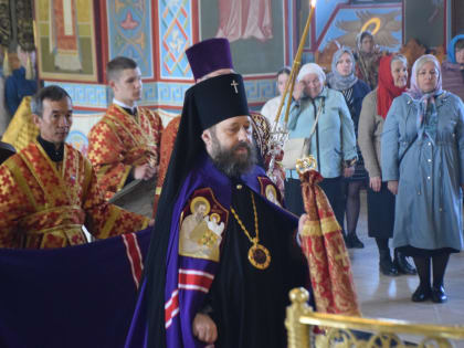 В Неделю о самаряныне архиепископ Ионафан совершил Божественную Литургию в Спасо-Преображенском кафедральном соборе