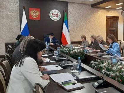 В Хакасии решают, как отмечать в регионе Год педагога