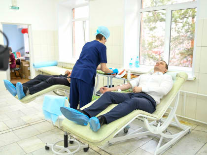 Глава Хакасии сдал кровь в рамках Национального дня донора