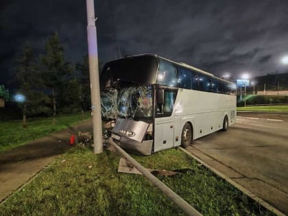 Пострадали водитель и два пассажира автобуса "Красноярск - Абакан"