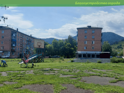 Работы по благоустройству дворовой территории дома по ул. Лазо, 2