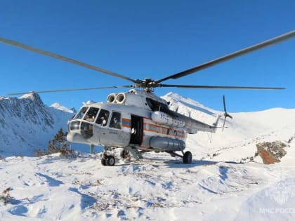 Спасатели вылетели из Абакана за пострадавшим в горах туристом