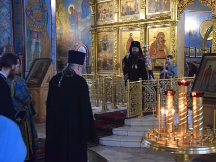 Архиерейское служение в субботу сырной седмицы, в день праздника Иверской иконы Божией Матери и святителя Алексия, митрополита Московского