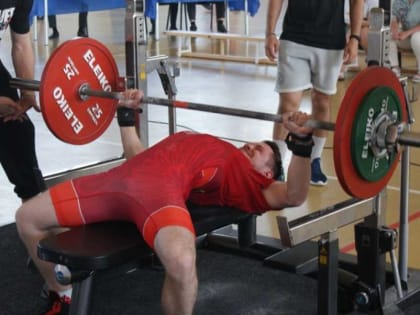 Определились сильнейшие пауэрлифтеры Сибири