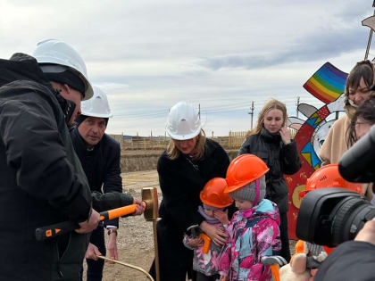 В Белом Яре началось строительство сразу трех  социально важных объектов