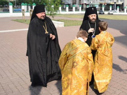 В Неделю 6-ю по Пятидесятнице и в день памяти святителя Московского Филиппа  Управляющий епархией совершил Божественную Литургию в Cпасо-Преображенском кафедральном соборе