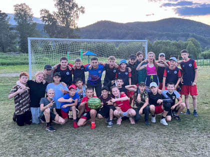 Весело и с пользой проводят юные хоккеисты время в лагере