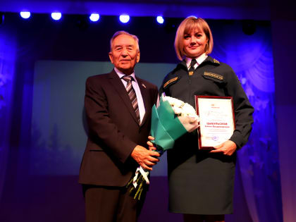 Владимир Штыгашев поздравил специалистов, ветеранов лесной отрасли и жителей республики с Днем работников леса