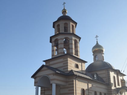 В Неделю 5-ю Великого поста Управляющий епархией совершил Божественную Литургию в Александро-Невском храме в Усть-Абакане