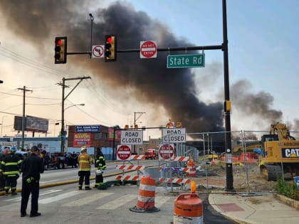 В США от взрыва автоцистерны рухнул мост в Пенсильвании