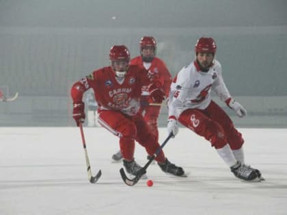 Хоккеисты "Саян" встретятся на ледовом поле с "Енисеем-2"