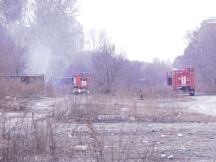 Пожар вспыхнул на пустыре рядом с дреной Абакана