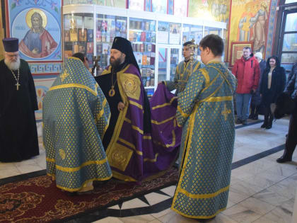 В Неделю о Страшном Суде Правящий архиерей совершил Божественную Литургию в Спасо-Преображенском кафедральном соборе