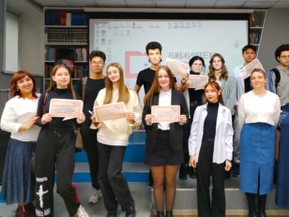 Студенты Хакасского колледжа искусств в День школьных библиотек посетили библиотеку «Ровесник»