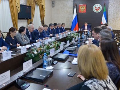 Мусор, перетопы, эффективность работы чиновников: глава Хакасии дал ряд поручений на заседании правительства