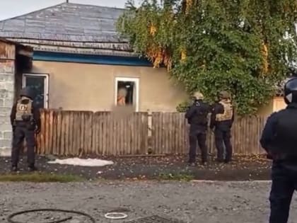В Новосибирске полицейские освободили женщину, которую взял в заложники ее муж-уголовник
