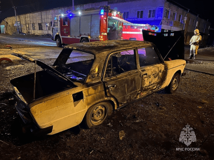 Из вспыхнувшей машины в Абакане вытащили обожжённого водителя