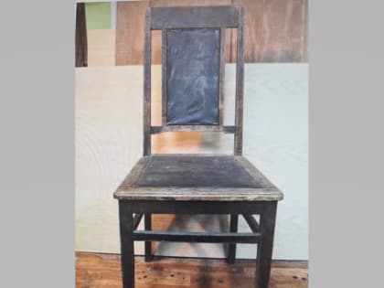 Старые стулья собирает театр в городе по соседству с Абаканом