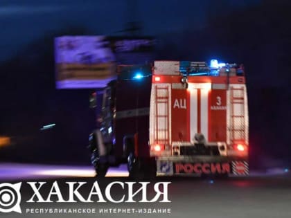 В Хакасии горел гараж с автомобилем