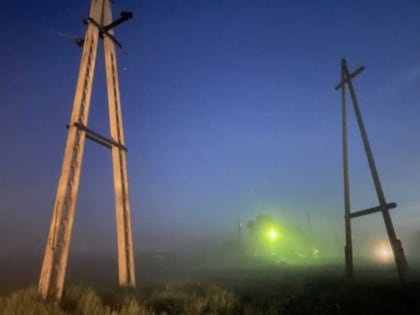 Залезла на столб: школьница попала в больницу в тяжелом состоянии после удара током