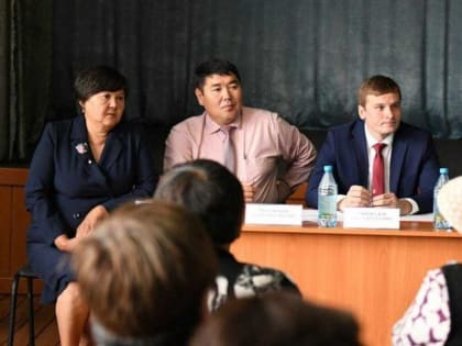 Руководитель Хакасии встретился с жителями аалов