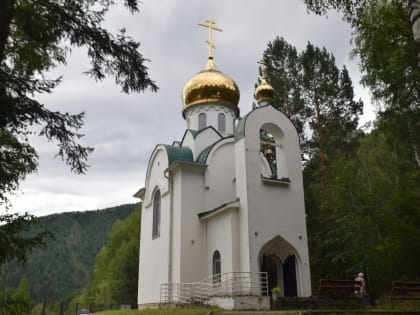 В день 14-й годовщины аварии на Саяно-Шушенской ГЭС Преосвященный Владыка совершил Божественную Литургию в храме Семи Эфесских отроков