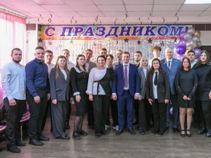 Глава Хакасии встретился со студентами Черногорского техникума