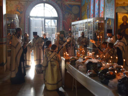 Накануне Троицкой родительской субботы в Cпасо-Преображенском соборе совершен Парастас